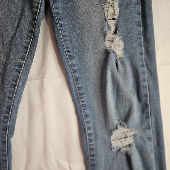 Forever 21 Womens Light Wash Distressed Skinny Jeans Size 29 - Picture 3 of 13